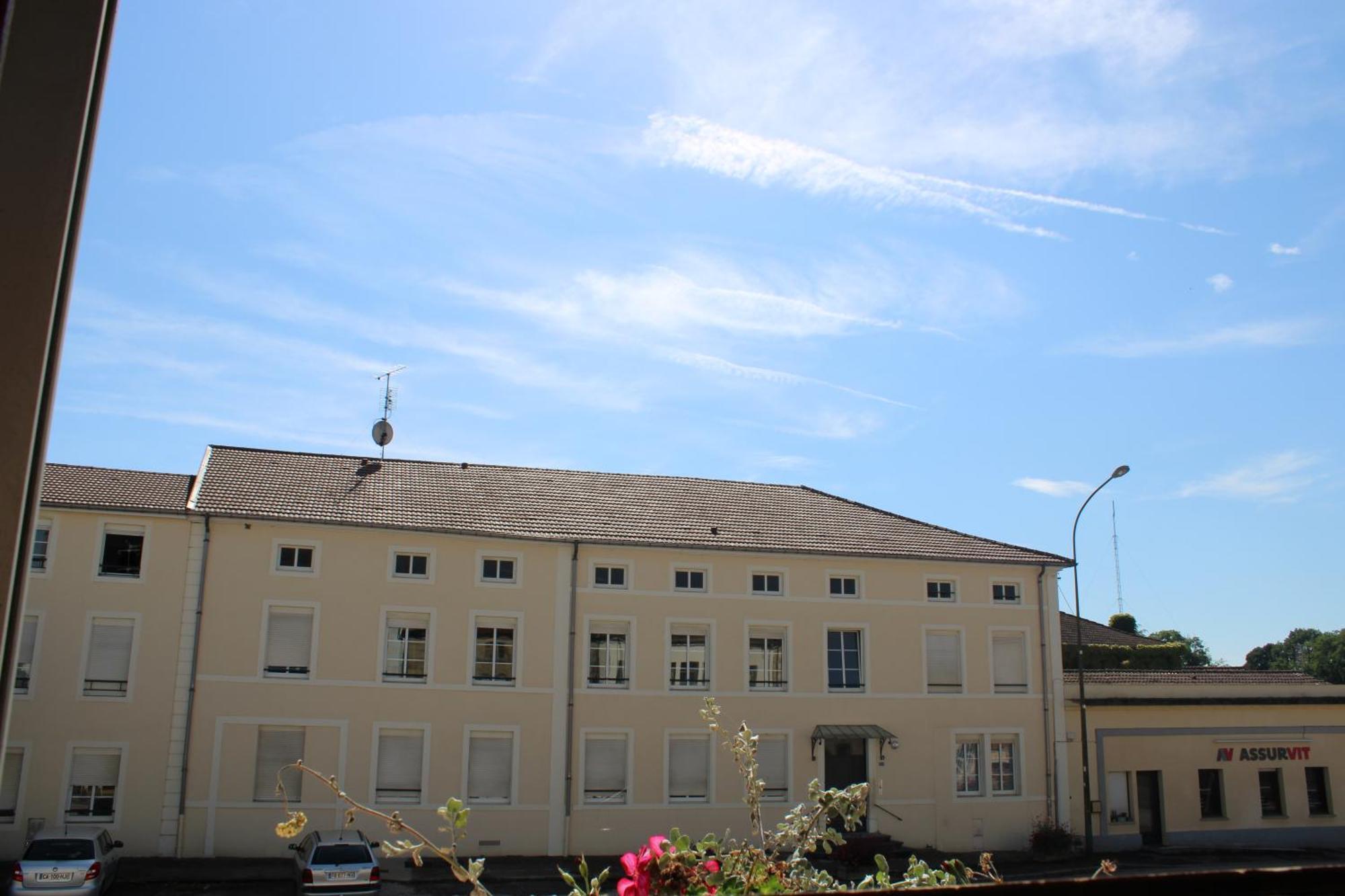 Le Commerce Dompaire Exteriör bild