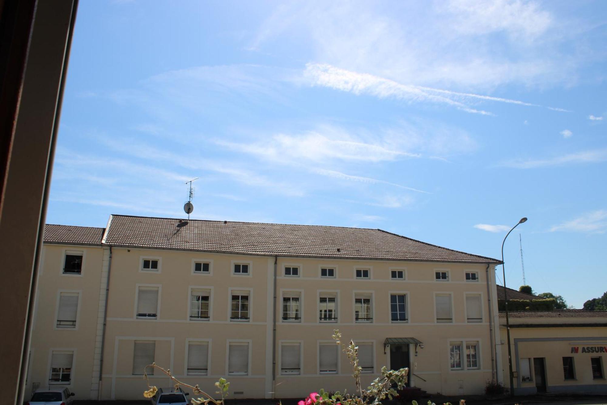 Le Commerce Dompaire Exteriör bild